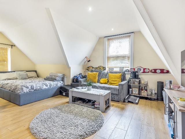 studio to rent in Manor Road, Beckenham, BR3