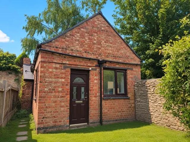 Studio To Rent In Moor Road, Rushden, Northamptonshire, NN10