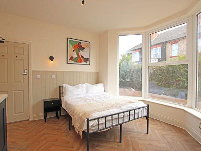 Studio To Rent In Rockingham Road, Kettering, North Northamptonshire, NN16