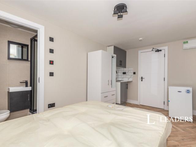 Studio to rent in Sherwood Crescent, Reigate, Surrey, RH2 | Leaders