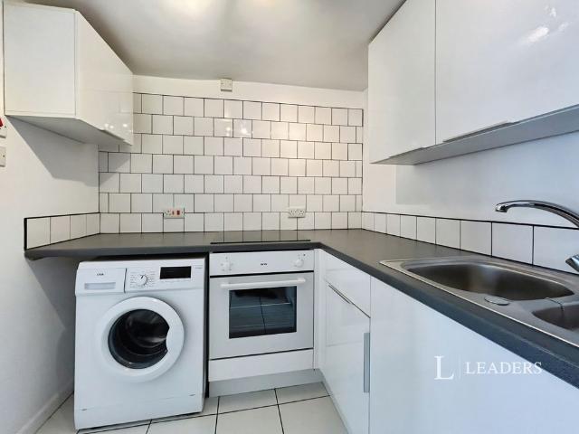 studio to rent Jenner Walk, Cheltenham, GL50