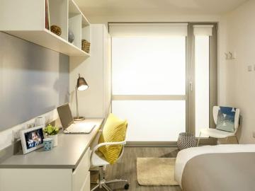 Studio to rent on Thurston Road, London