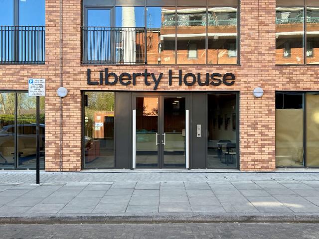 Studio to rent on Victoria Road, London