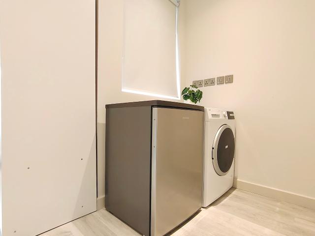 Studio to rent on Villiers Road, London
