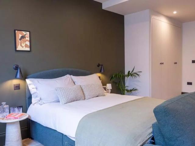 Studio to rent on West Street, Sheffield