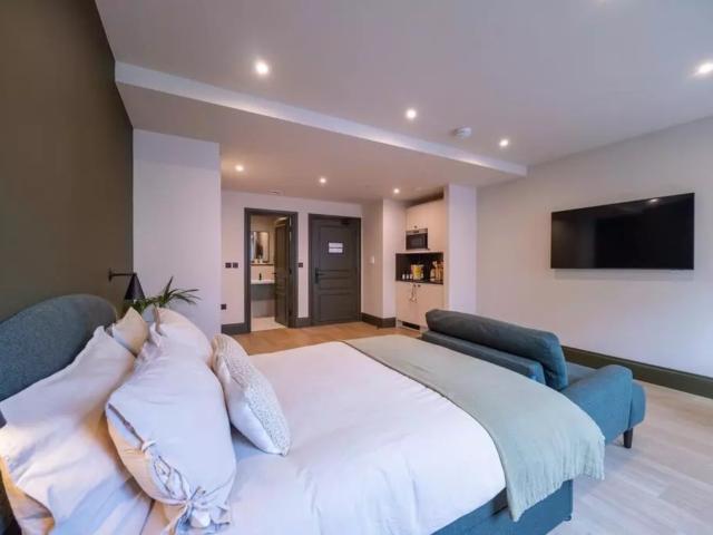 Studio to rent on West Street, Sheffield