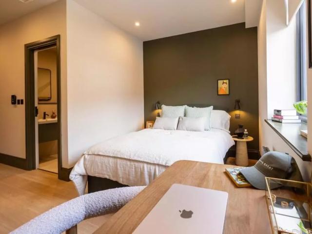 Studio to rent on West Street, Sheffield