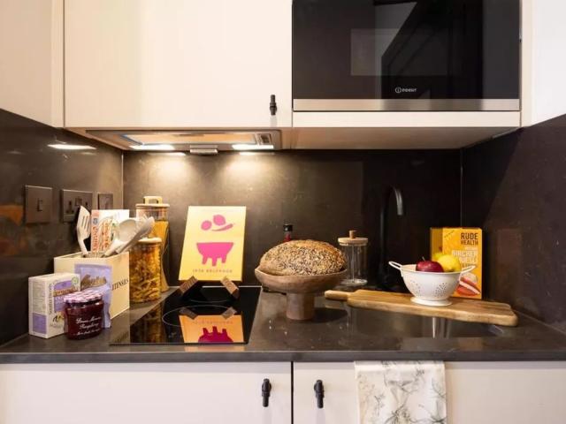 Studio to rent on West Street, Sheffield