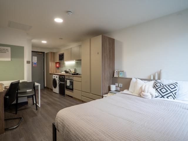 Studio to rent on Woodhouse Square, Leeds