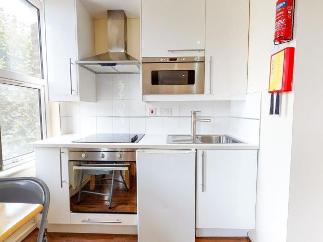 Studio to rent on Ashmore Road, London