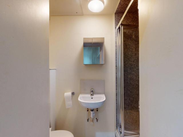 Studio to rent on Brondesbury Park, London