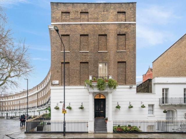 Studio to rent on Cartwright Gardens, London