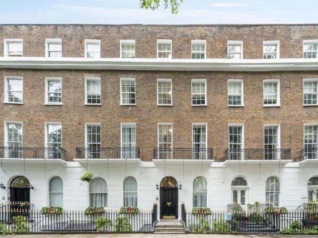 Studio to rent on Cartwright Gardens, London