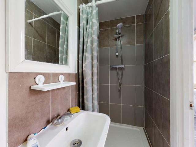 Studio to rent on Castletown Road, London