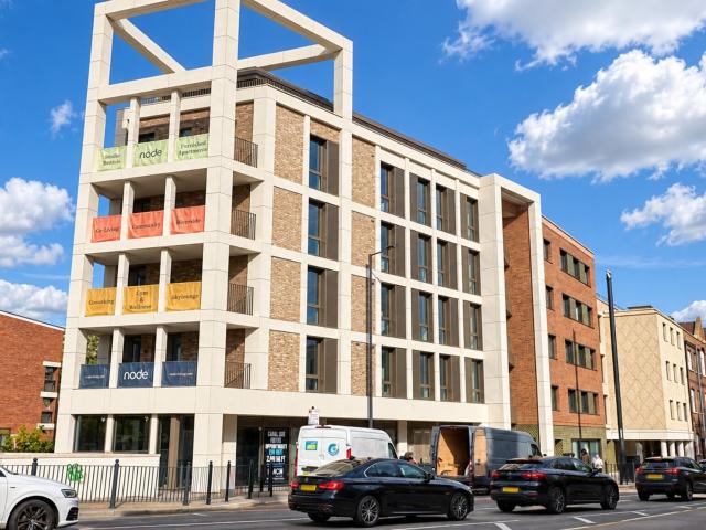 Studio to rent on Commercial Road, London