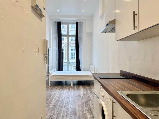 Studio to rent on Clanricarde Gardens, London