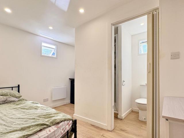 Studio to rent on Gray's Inn Road, London
