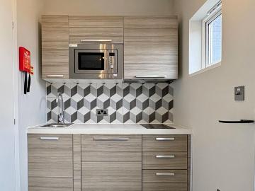 Studio to rent on Gunnersbury Lane, London