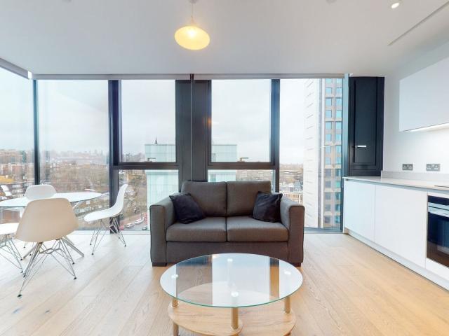 Studio to rent on Highgate Hill, London