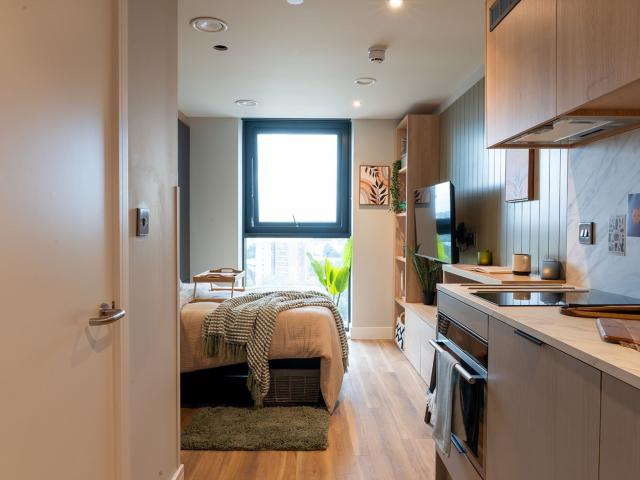 Studio to rent on Merchant Street, London
