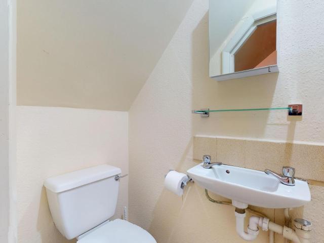 Studio to rent on Park Avenue, London
