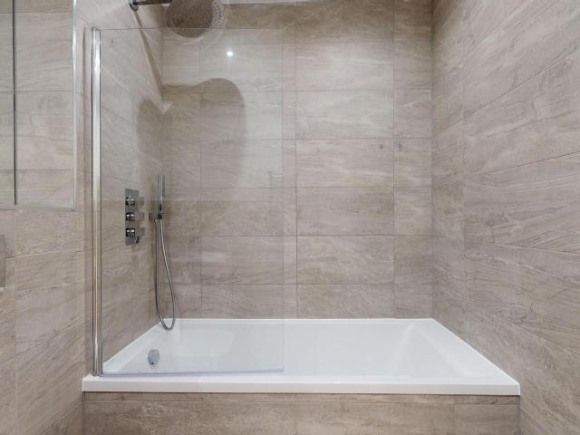 Studio to rent on Riverbank Way, London