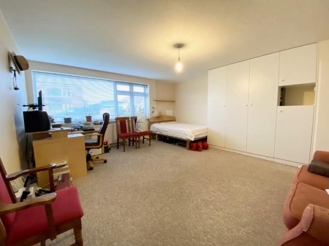 studio to rent Rose Court, Seamill Park Crescent, Worthing, BN11