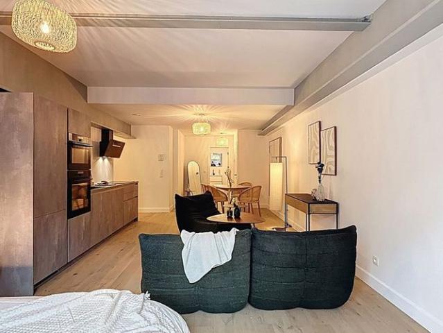 Studio te huur in Anderlecht voor € 1.000 met 1 slaapkamer