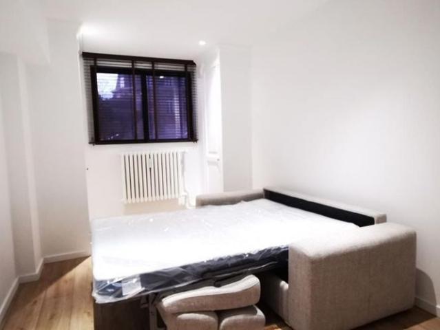 Studio te huur in Brussel voor € 850 met 1 slaapkamer