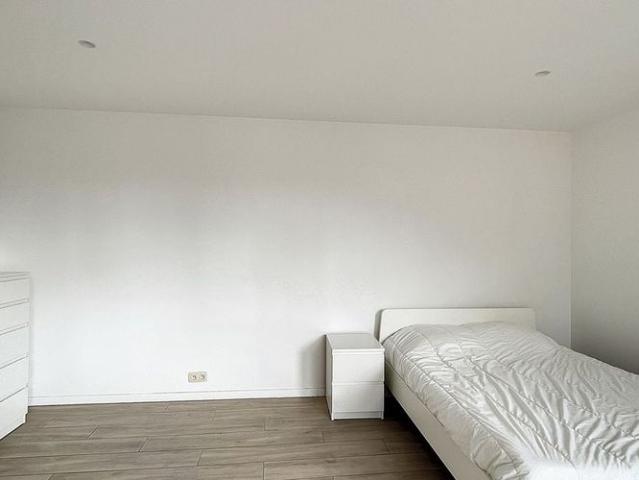 Studio te huur in Brussel voor € 915 met 1 slaapkamer