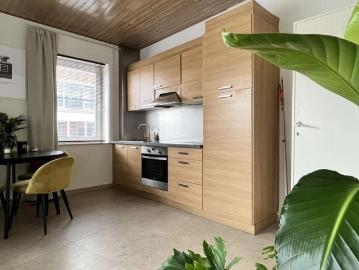 Studio te huur in Kortrijk voor € 800 met 1 slaapkamer