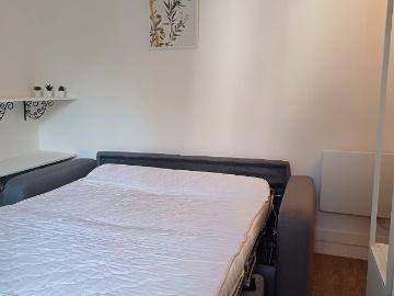 Studio très calme proche place Clichy loyer tout inclus