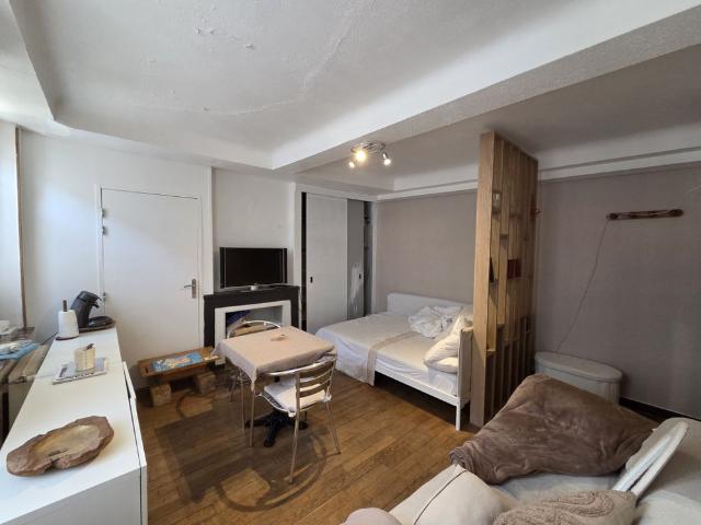 STUDIO TTES CHARGES COMPRISES METZ CENTRE PROCHE GARE