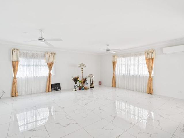 Studio Unfurnished, Close to shopping Center, schools