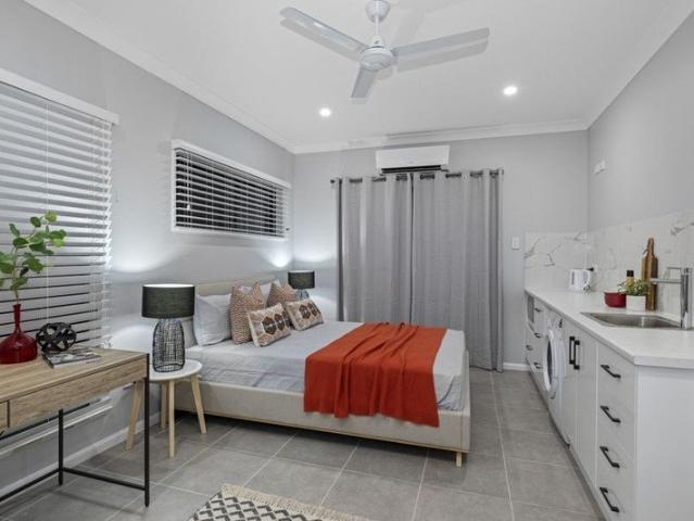 Studio Unit 1 Bedroom / 1 Bathroom / 1 Car / Separate Entrance