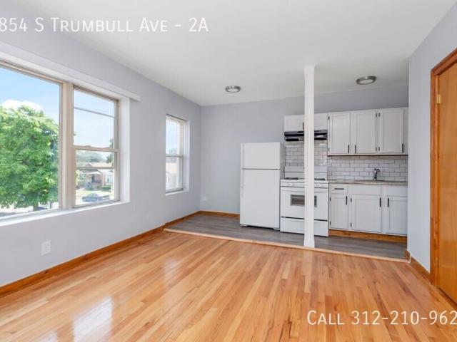 Studio Unit In Gage Park!
