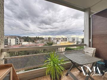 Studio avec balcon, vue dégagée et parking Champagne au Mont d’Or