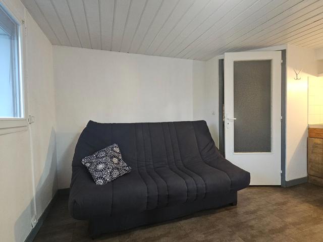 STUDIO VIDE CHAGNOLET DISPO DE SUITE