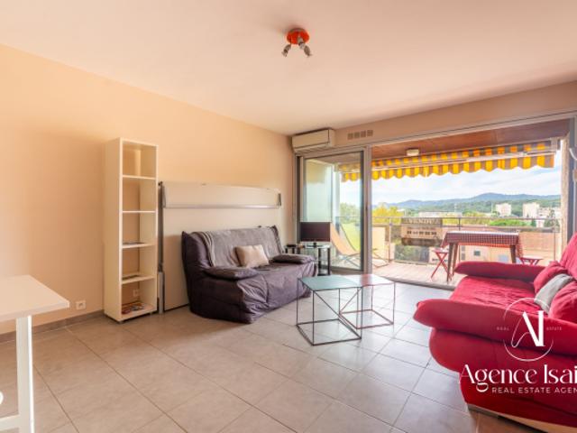 Studio vue mer au centre du Lavandou
