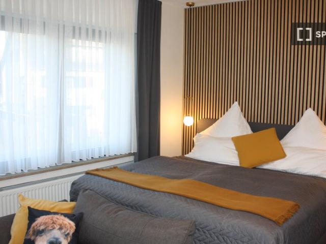 Studio zu vermieten in Köln