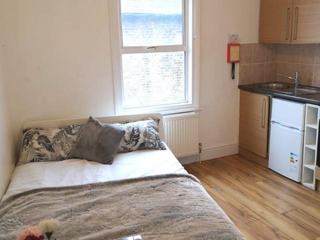 Studios Available in Ravenscourt Park