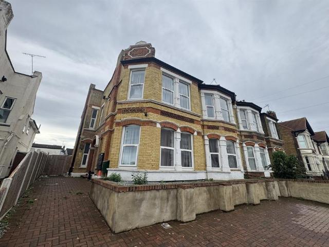 Studios & Rooms to Rent in. 9 bed house to rent £700 pcm £162 pw