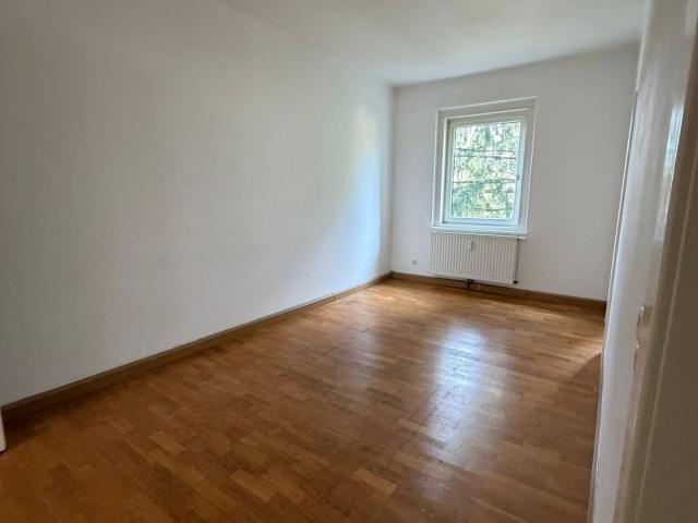 STUDIERENDE bevorzugt! WG geeignete 3 Zimmer Wohnung für ZWEI Personen