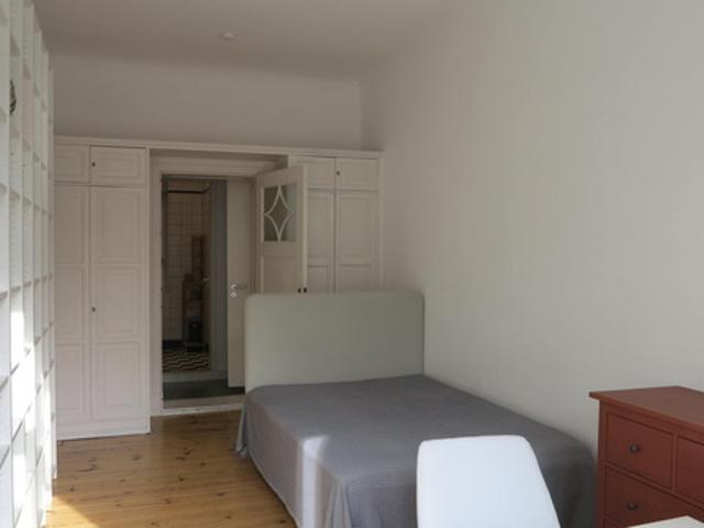 Studierzimmer mit eigenem Bad 600,00 EUR Kaltmiete, ca.20,00 m² Wohnfläche