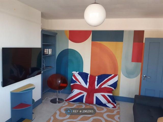 Studland Road, London W7, 2 bed maisonette to rent, £2,250 pcm | PrimeLocation