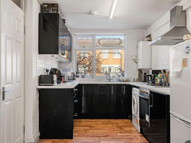 Studley Close, London E5, 4 bed flat to rent, £3,300 pcm | PrimeLocation