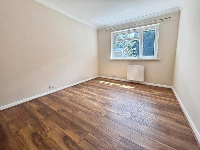 Studley Court Sidcup DA14 2 bed flat to rent £1,650 pcm £381 pw