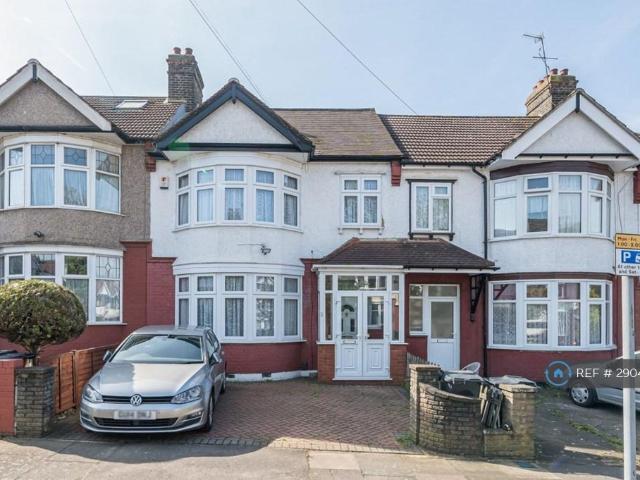 Studley Drive, Ilford, IG4 3 bed terraced house to rent £2,500 pcm £577 pw