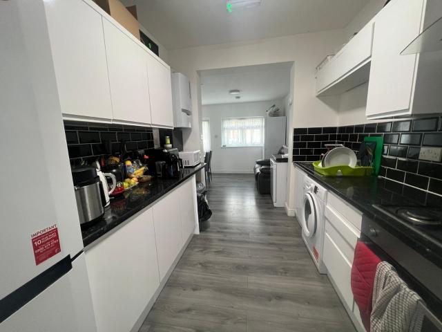 Studley Drive, Room 3 Ilford IG4 5AJ Century 21 United Kingdom