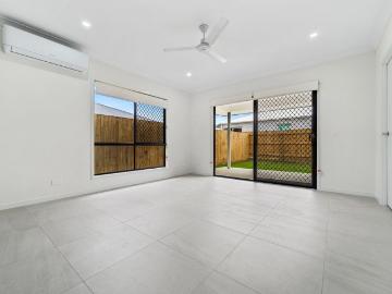 STUNNIG HOME WITH SOLAR & BATTERY